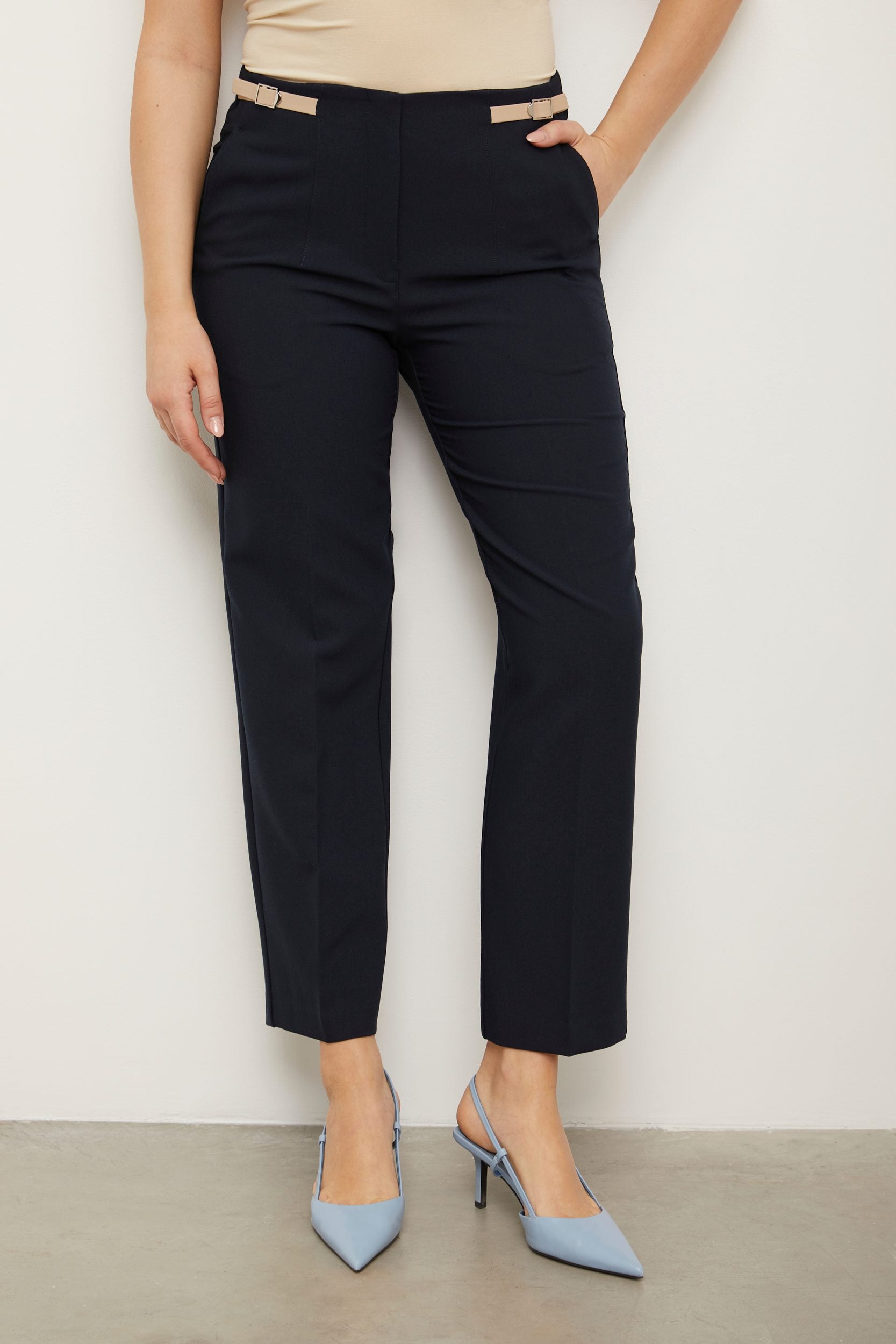Pantalon Moderne taille haute avec attaches côtés