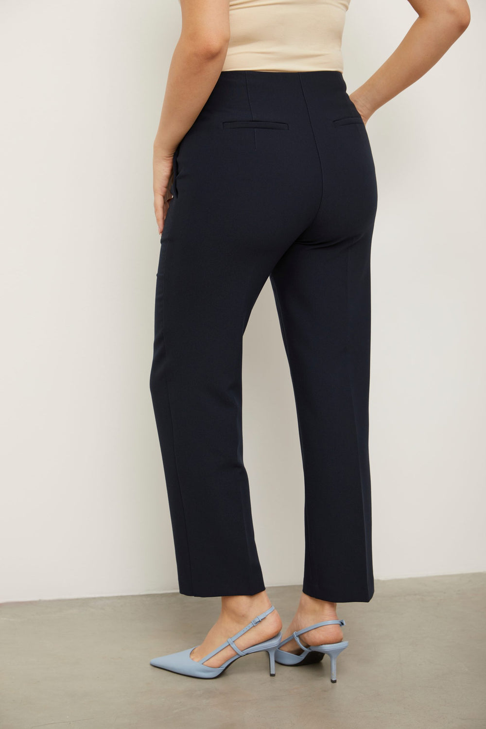 Pantalon Moderne taille haute avec attaches côtés