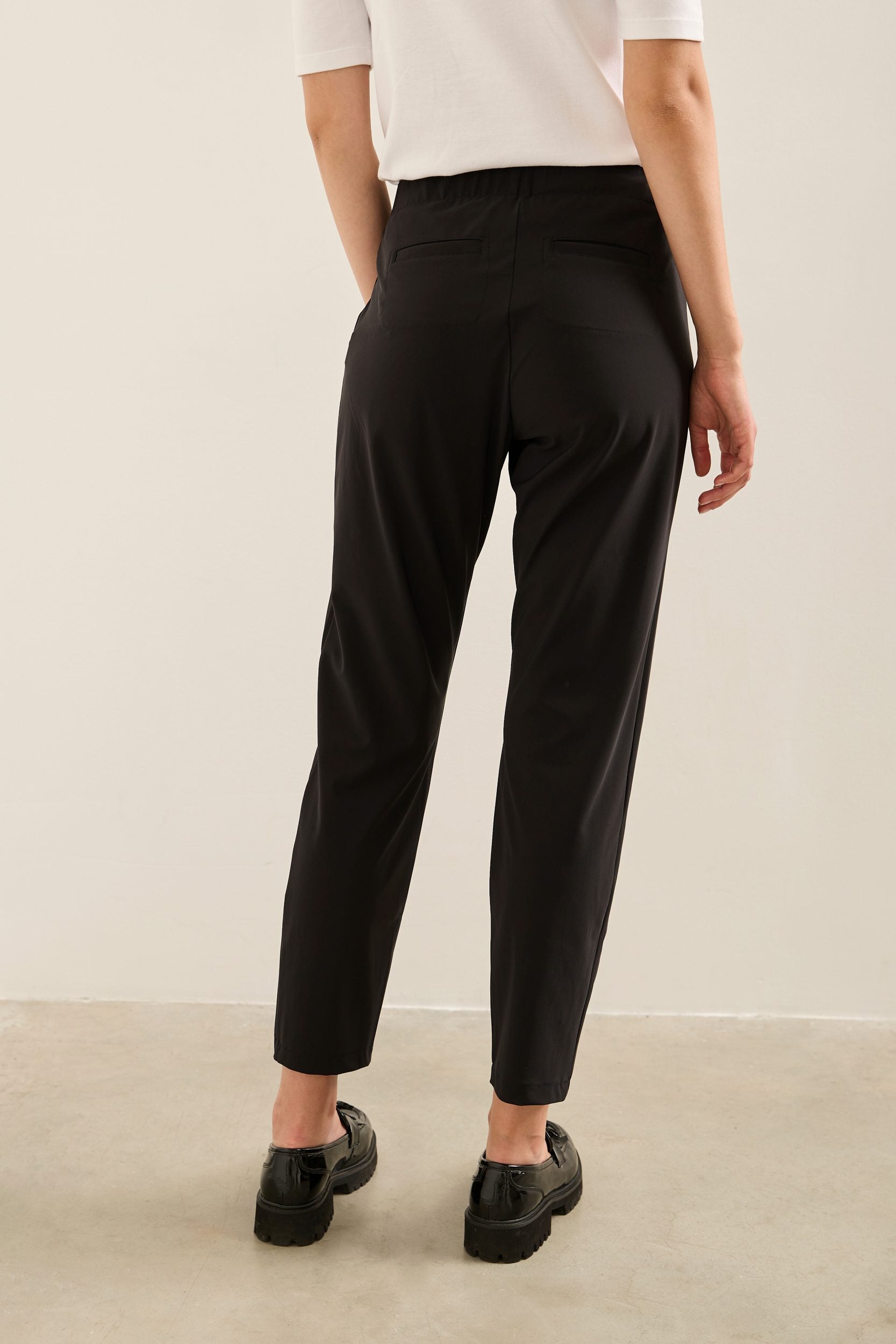 Casual Sport Chic pants with front pleats