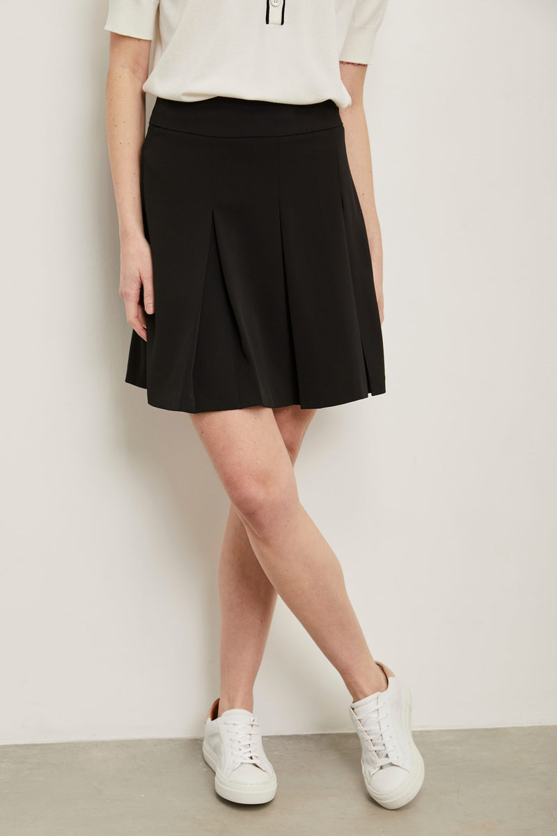 A line skirt with pleats