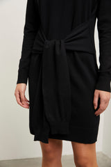 Robe en maille à col rond avec ceinture à la taille