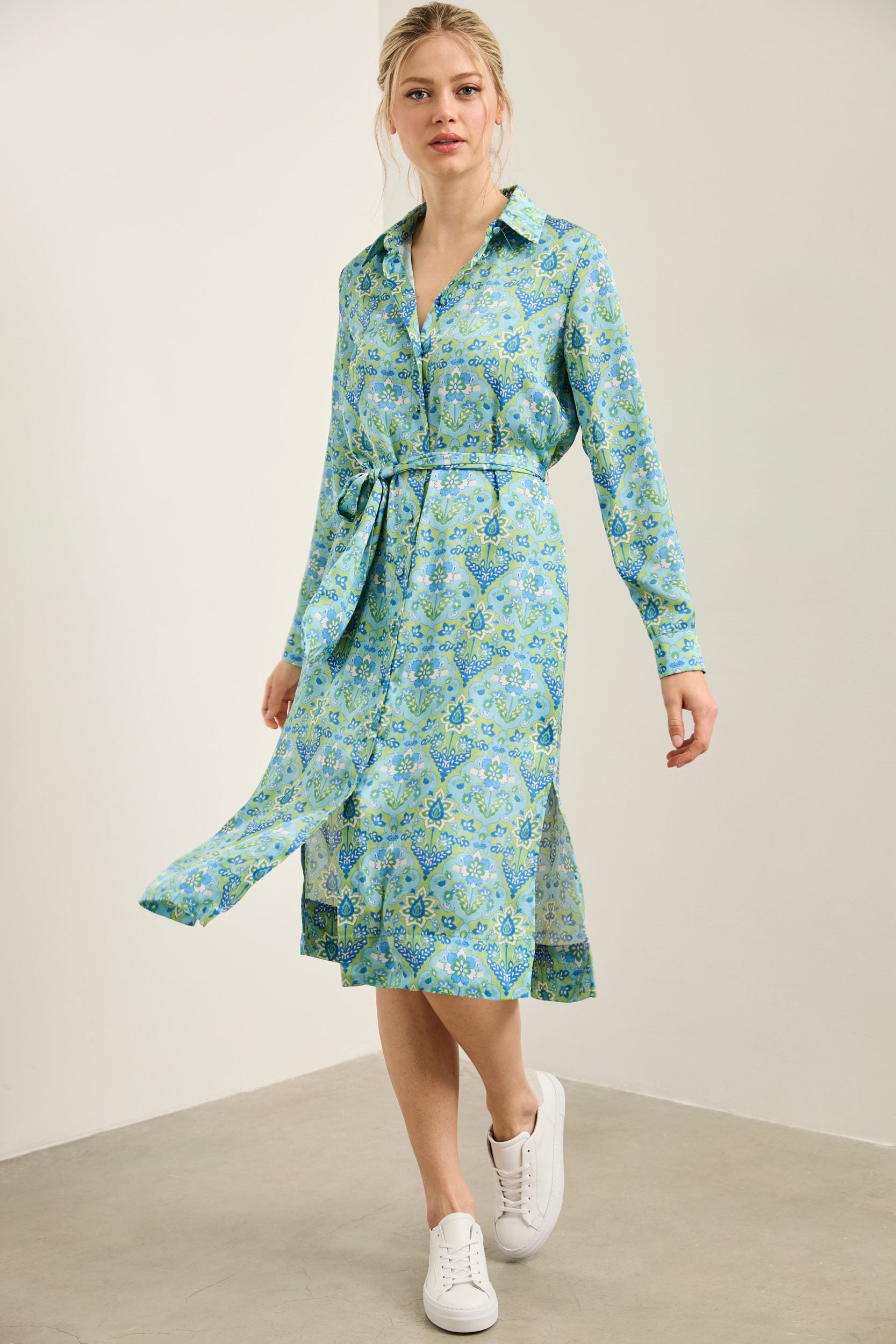 Robe chemisier fleurie nouée au devant