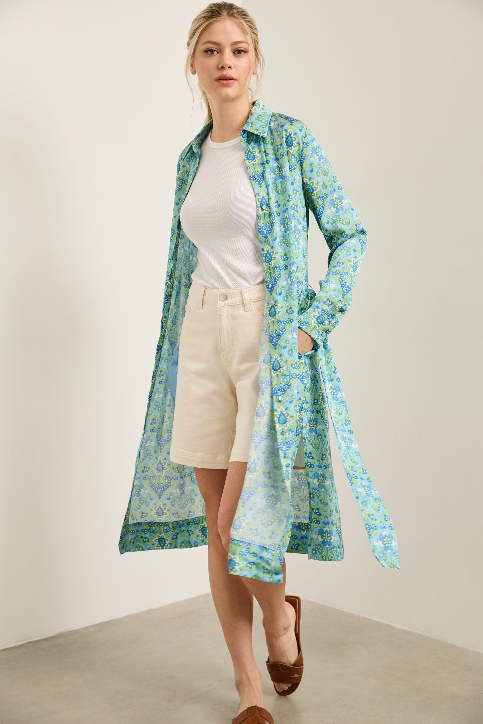 Robe chemisier fleurie nouée au devant