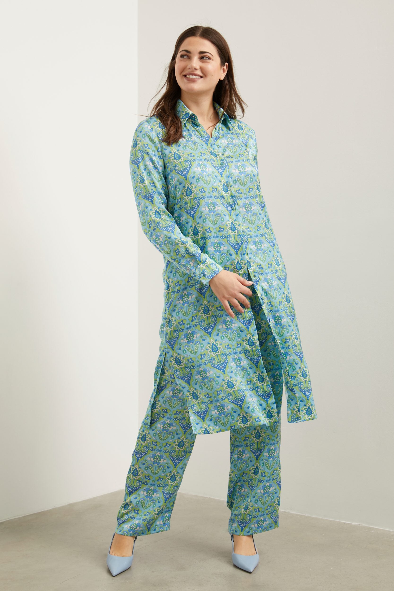 Robe chemisier fleurie nouée au devant