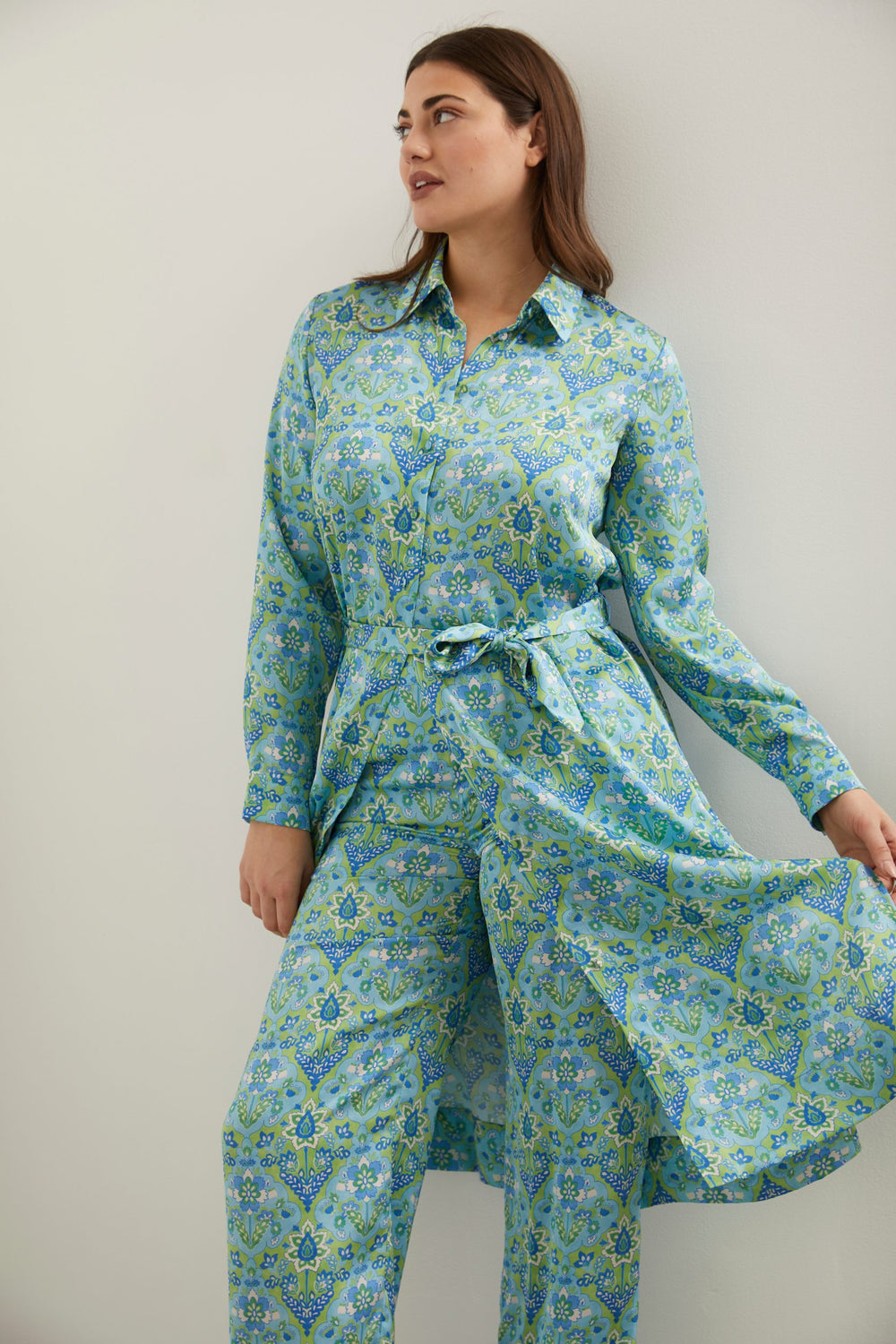 Robe chemisier fleurie nouée au devant