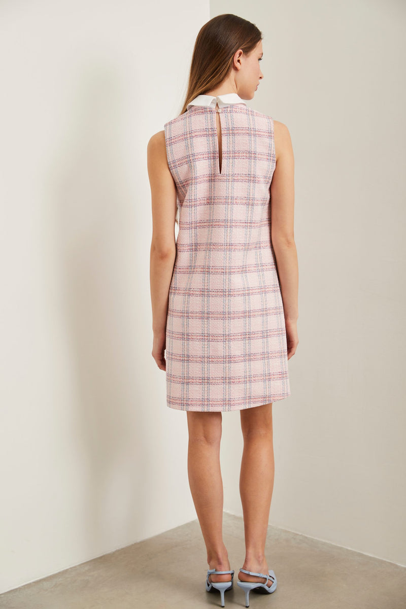 A line plaid dress with contrast collar