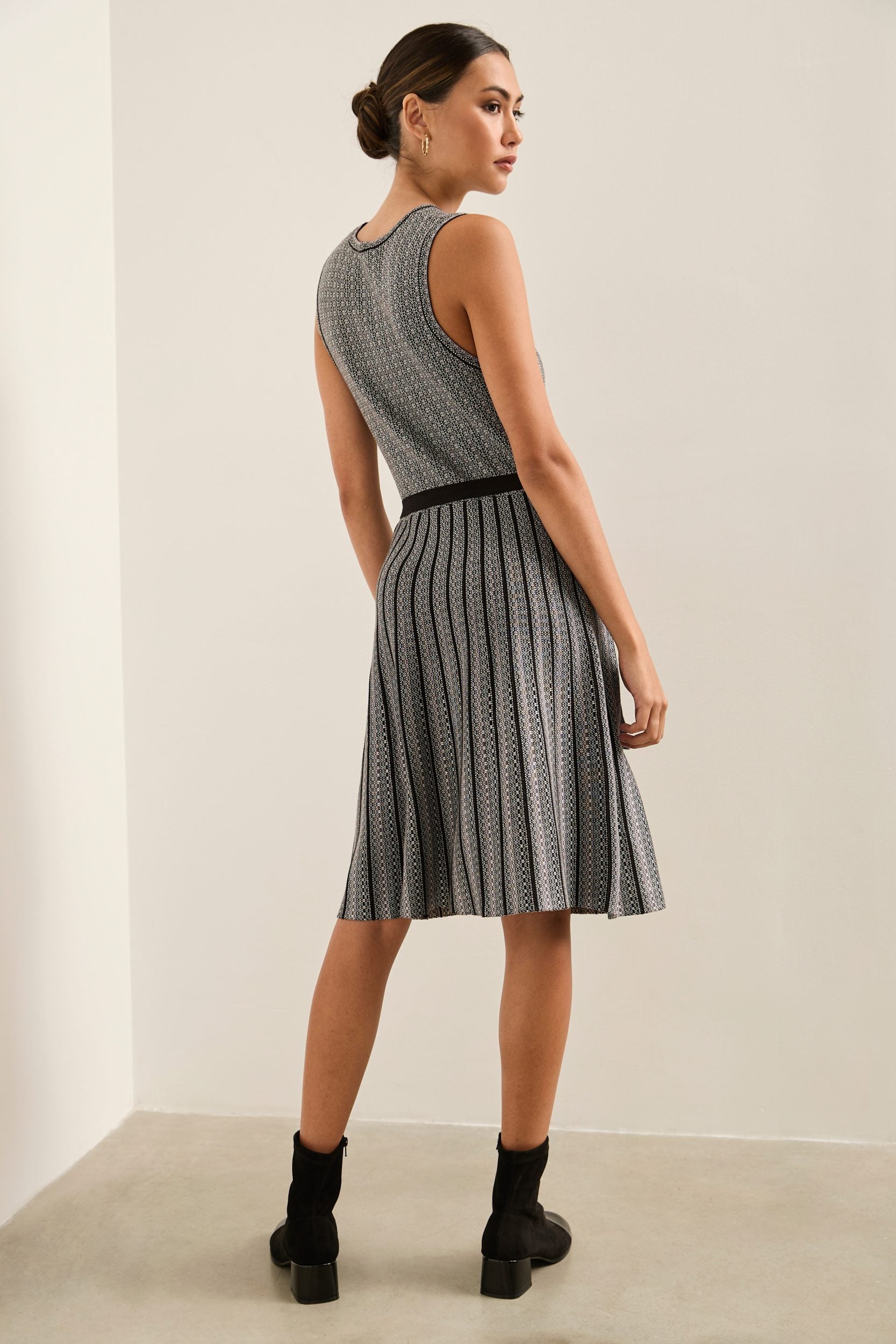 Robe en jacquard évasée à ceinture