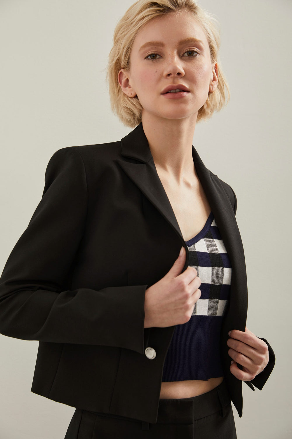 Veston écourté avec attache