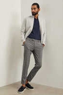 Pantalon coupe slim à carreaux avec revers