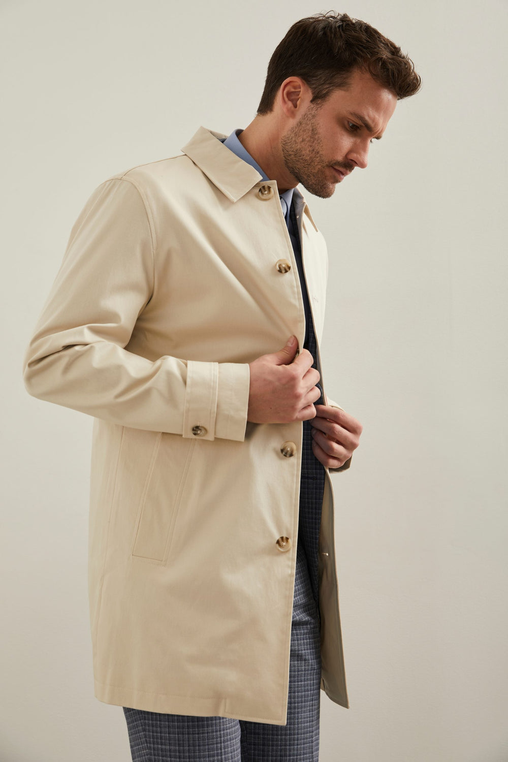 Imperméable boutonnière cachée